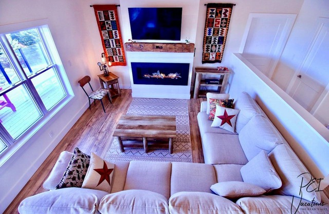 Stunning, upscale on North Shore