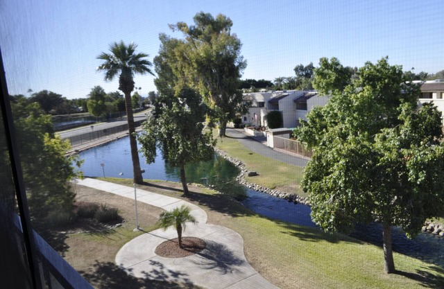 Stunning Upstairs Lakeview Condo in Phoenix