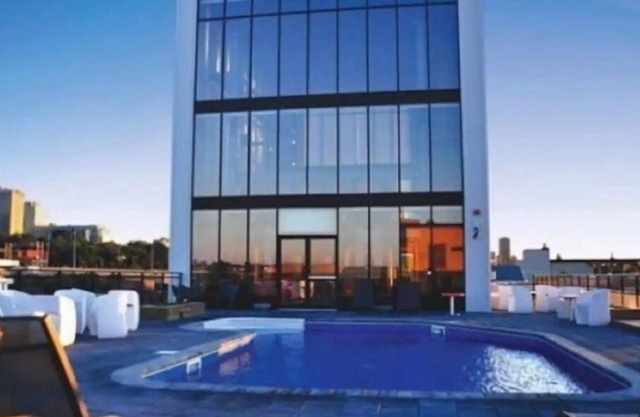STUNNING URBAN LOFT-GREAT AMENITIES & ROOFTOP POOL