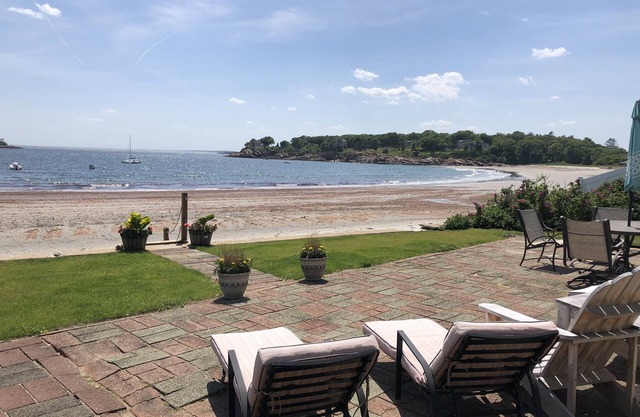 Atemberaubende Aussichten vom Beachfront House in Manchester-by-the-Sea!