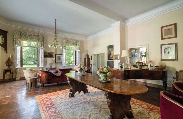 Stunning Venetian Villa, with pool, set in a private park in the Euganean Hills