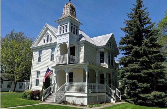 Stunning Victorian with pool!