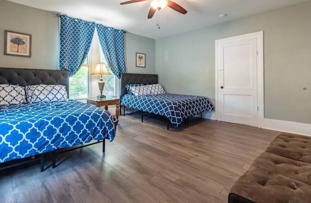 Stunning Victorian Home In Mooresville Apt. B