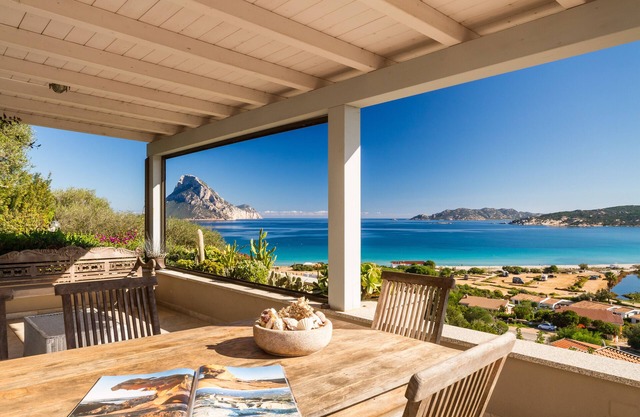 Atemberaubende Aussicht in Strandnähe mit großer Panoramaveranda MOLARA-Hauses
