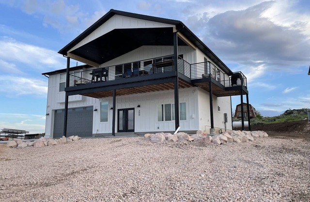 Stunning views 6-bedroom vacation home, with Private Beach Resort access.