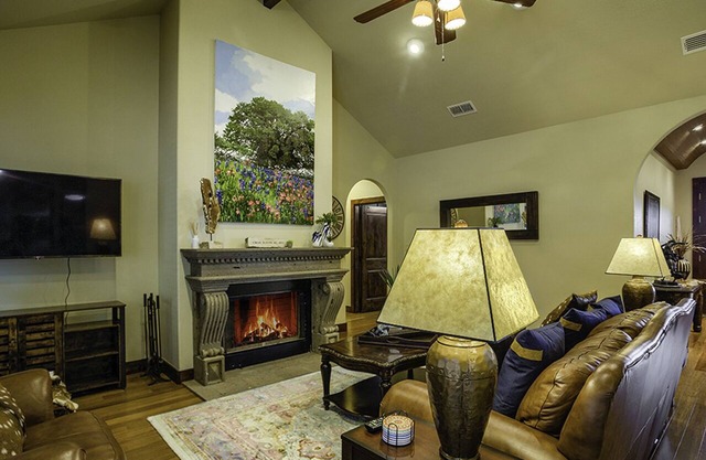Stunning Views and Awesome Guadalupe River Access! Sleeps 10!