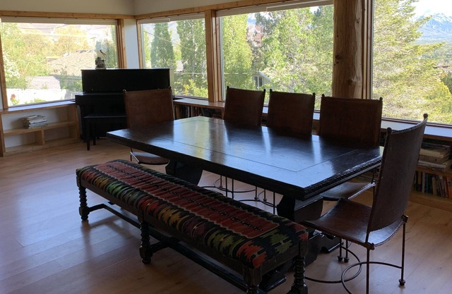Stunning views close to city, mountains, UofU & Ski Resorts
