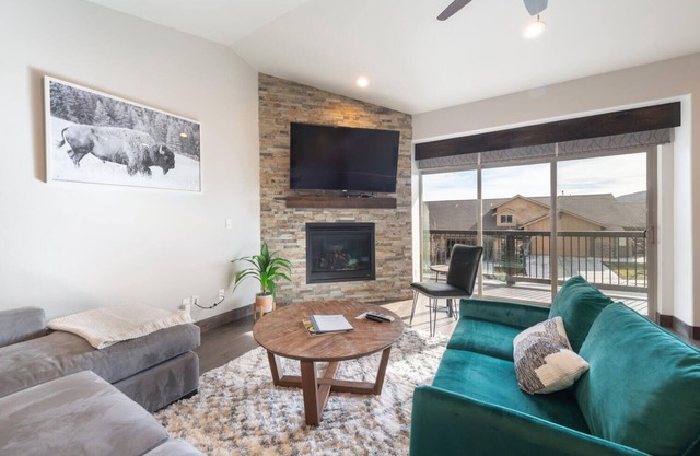 Stunning Views, Gourmet Kitchen, Hot Tub, Close to Historic Park City Main Street!