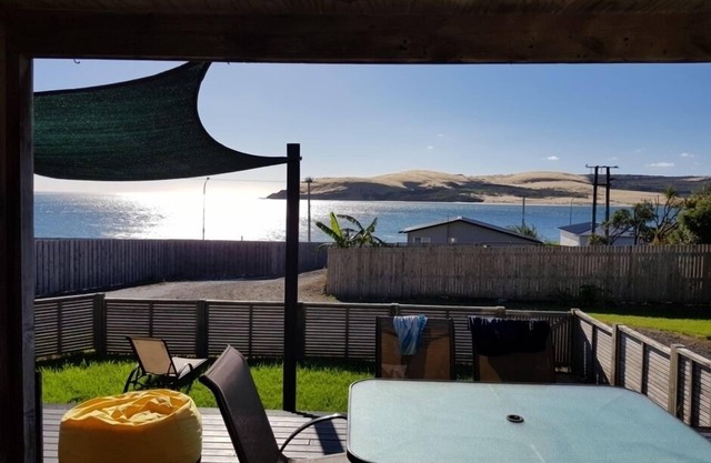 Atemberaubende Aussicht mit Zugang zum Strand über die Straße.