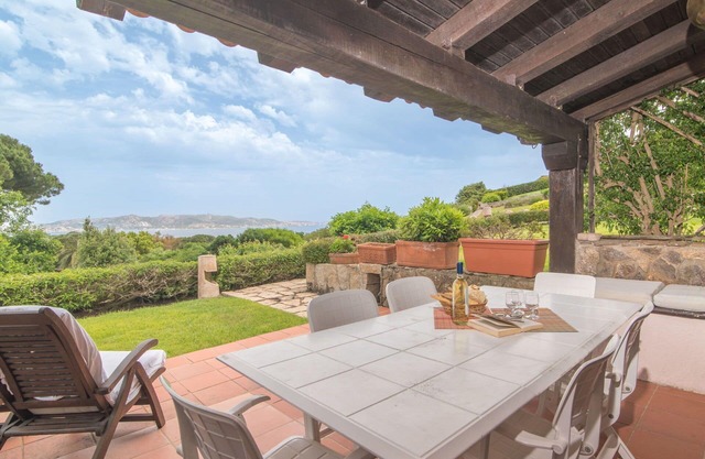 Atemberaubendes Ferienhaus für 4 Gäste mit W-LAN, TV, Terrasse und Parkplatz