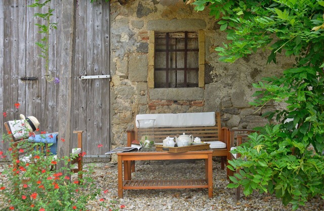 Atemberaubendes Ferienhaus für 5 Gäste mit Pool, W-LAN, TV, Innenhof und Parkplatz
