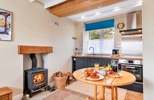 Stunning villa for 2 guests with WIFI, TV, pets allowed and parking