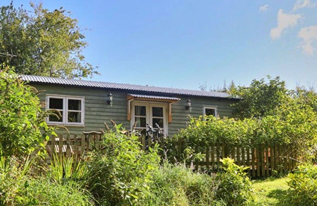 Stunning villa for 2 guests with WIFI, pets allowed and parking
