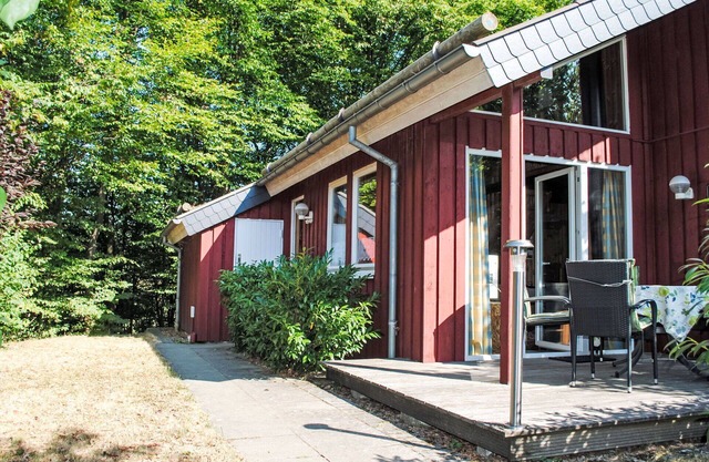 Atemberaubendes Ferienhaus für 4 Gäste mit W-LAN, TV, Terrasse, Haustiere erlaubt und Parkplatz