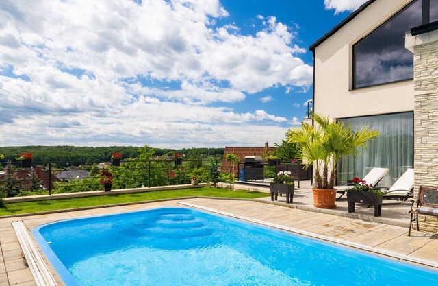 Wunderbares Ferienhaus für 4 Leute mit Pool, W-LAN, TV, Balkon, Panoramablick und Parkplatz