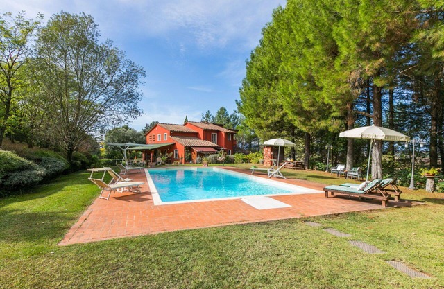 Schönes Ferienhaus für 4 Gäste mit W-LAN, privatem Pool, TV und Parkplatz