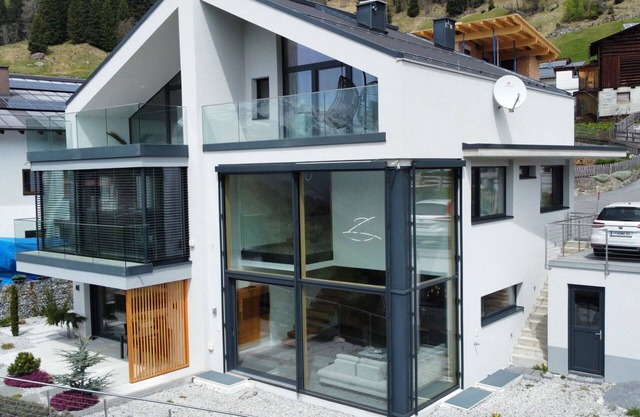 Atemberaubendes Ferienhaus für 4 Gäste mit W-LAN, TV, Balkon und Parkplatz