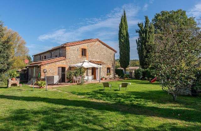 Ferienhaus mit W-LAN, Klimaanlage, privatem Pool, TV, Innenhof, Haustiere erlaubt, Parkplatz