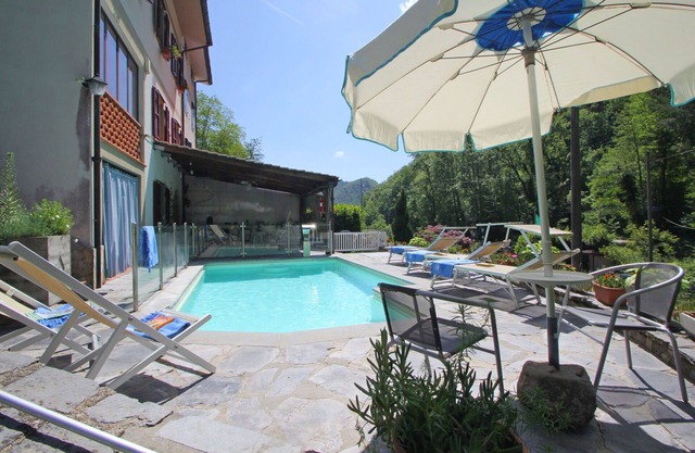 Wunderbares Ferienhaus mit W-LAN, privatem Pool, TV, Haustiere erlaubt und Parkplatz