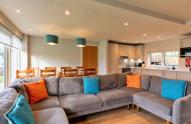 Atemberaubendes Ferienhaus für 8 Leute mit W-LAN, TV, Haustiere erlaubt und Parkplatz