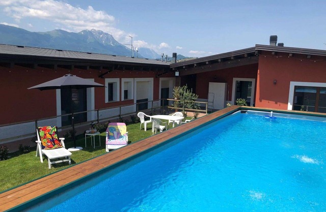 Wunderbares Ferienhaus mit W-LAN, Pool, Klimaanlage, TV, Innenhof, Haustiere erlaubt und Parkplatz