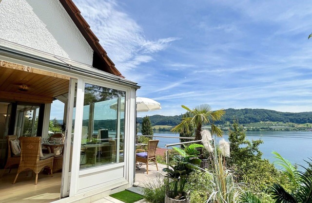 Schönes Ferienhaus für 6 Gäste mit W-LAN, TV, Terrasse und Parkplatz