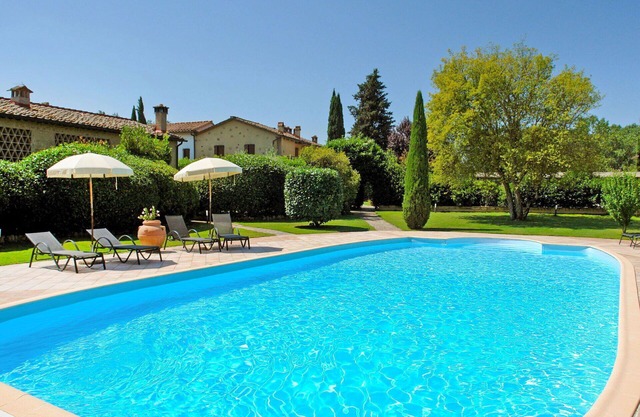Atemberaubendes Ferienhaus mit privatem Pool, W-LAN, TV, Terrasse, Haustiere erlaubt und Parkplatz