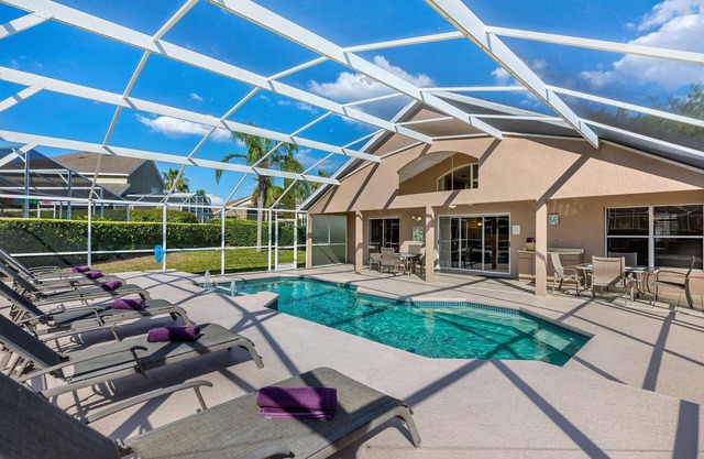 Atemberaubende Villa In Gated Golf Community