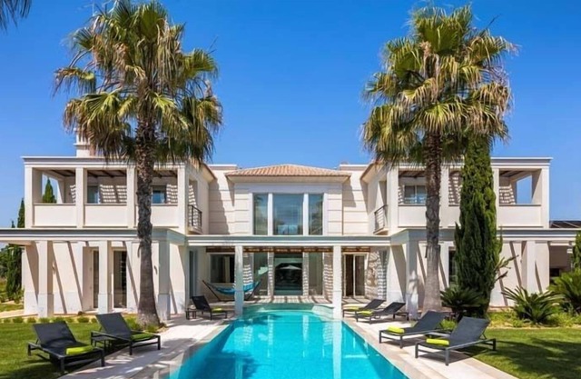 Stunning villa in Parque Atlantico, Quinta do Lago with private pool, jacuzzi, cinema room and games room AW4 - Almancil, Algarve