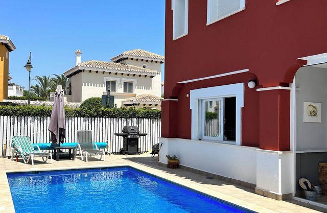 Atemberaubende Villa - Neue Küche / Badezimmer & beheizter 8m Pool