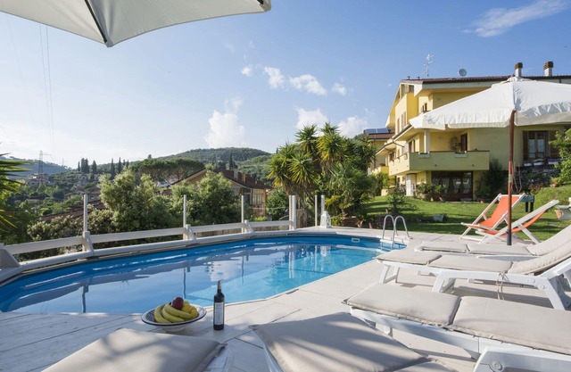 Ferienhaus mit W-LAN, privatem Pool, TV, Terrasse, Haustiere erlaubt, Parkplatz, bei Viareggio
