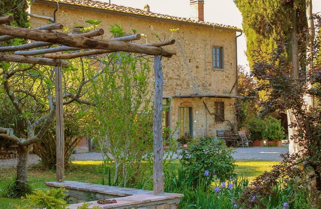 Wunderbares Ferienhaus mit W-LAN, Pool, TV, Innenhof, Panoramablick und Parkplatz, bei Florenz