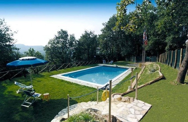 Ferienhaus mit privatem Pool, W-LAN, TV, Veranda, Haustiere erlaubt, Panoramablick, Parkplatz