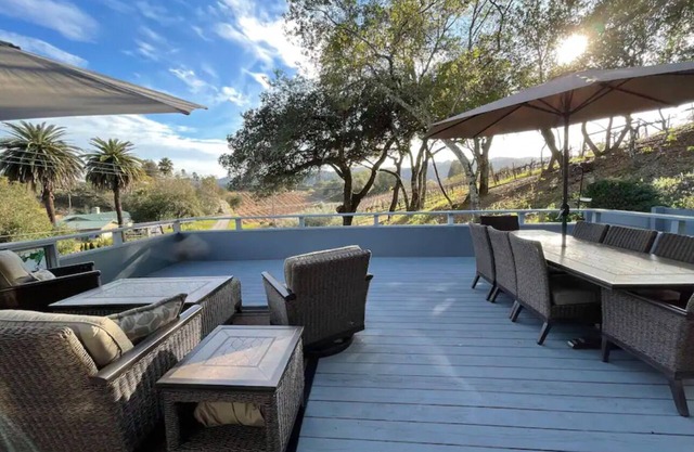 Stunning Vineyard Views, Top Location, Clean, Safe