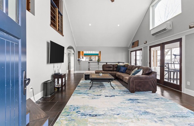 Stunning VT lake house- dog friendly