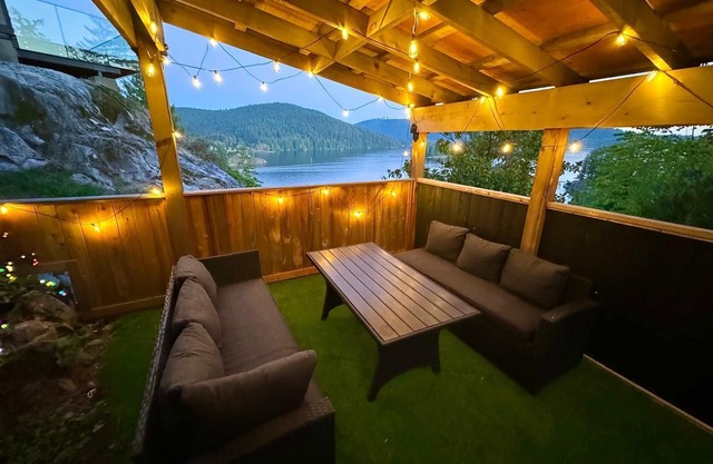 ✨Stunning Waterfront views Retreat Villa, 5 Bed, 5 Bath, Pool, Sauna, Hot tub✨