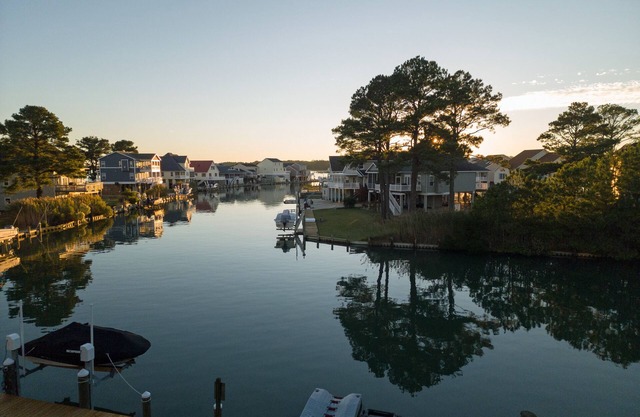 Stunning waterfront panoramic view getaway house