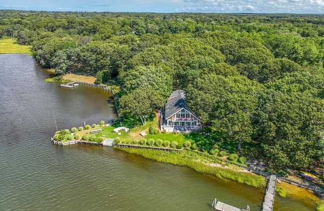Atemberaubendes Haus am Wasser mit 180-Grad-Meerblick auf 7 Hektar Land