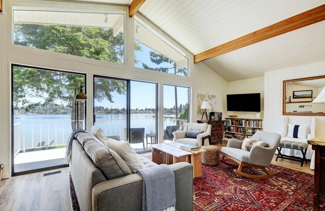 Stunning Waterfront 2-Bedroom Home in Sidney