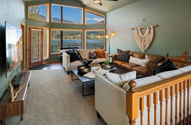 Stunning Waterfront Home in Hope, Idaho!