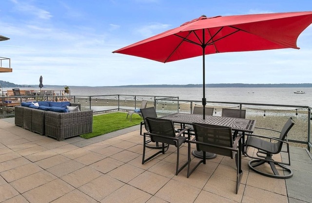 Stunning waterfront home. Family/Corporate Retreat