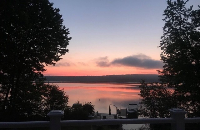 Stunning waterfront home with boat dock on Long Lake! Accommodates 10 guests!