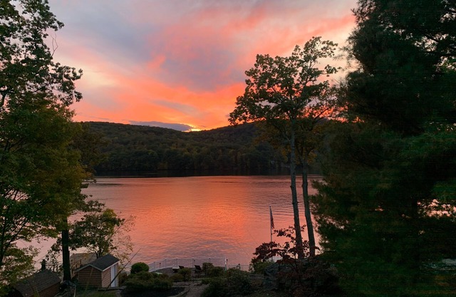 Atemberaubende Waterfront Lake House mit herrlichem Blick