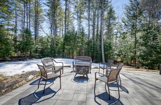 Stunning Wells Home w/ Fire Pit & Porch!