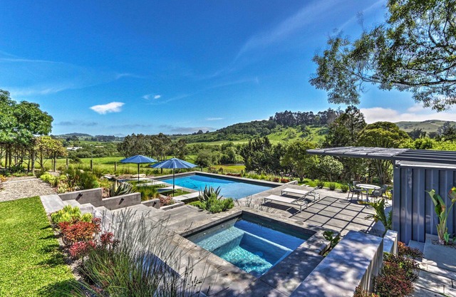 Atemberaubendes modernes West Sonoma House mit Pool