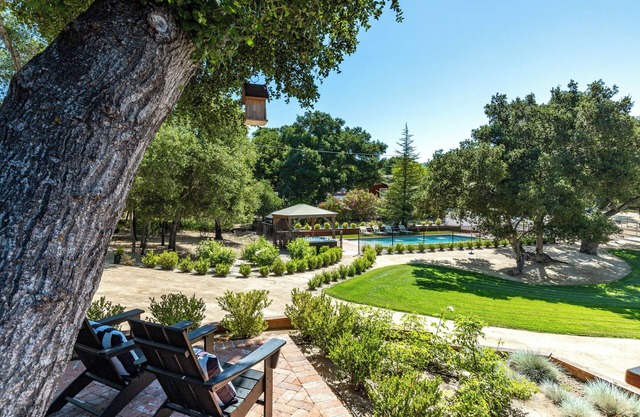 AMAZING! Wild Oaks Retreat. Pool, Spa, Game Room, EV Charger, Wine Country.