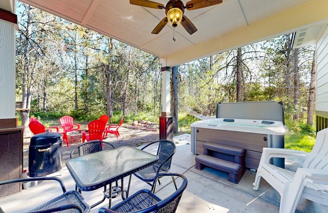 Stunning wilderness retreat with firepit, hammock, AC, & W/D