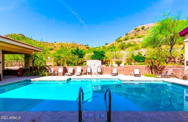 Stunningly Furnished 2 Bedroom Condo with Mountains Views and Resort Amenities
