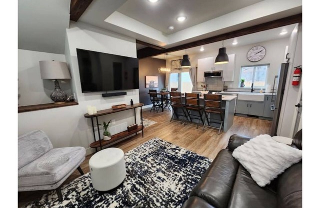 Style and comfort in Helena! Easy access to any part of Helena. No cleaning fees