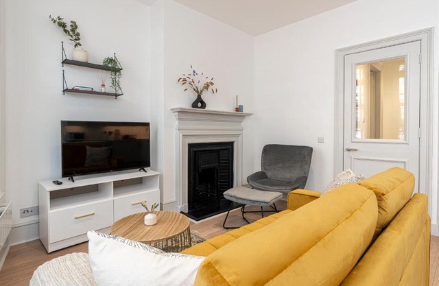 Stylish 1 bed flats in Soho, next to Piccadilly Circus and Trafalgar Square